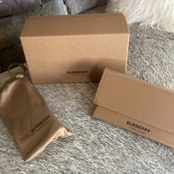 BURBERRY Logo Detail Cat Eye Frame Sunglasses Tortoiseshell